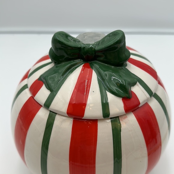 Round Stripped Cookie Jar Canster Decor - Picture 12 of 16